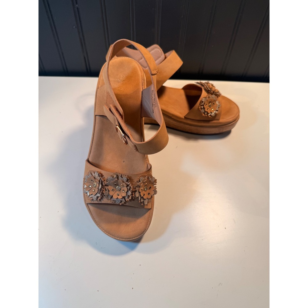 Alexis Bendel Tan Floral Applique Wedge Sandals Platform Ankle Strap US 7